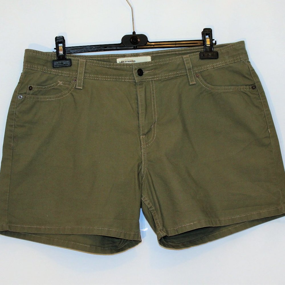 Levi Strauss Signature 5 pockets kaki Shorts Zipped Women Size 18 ; 98 Cotton,2%